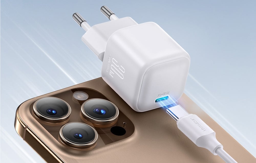 JOYROOM 30W PD Mini GaN Charger - Fast Charging
