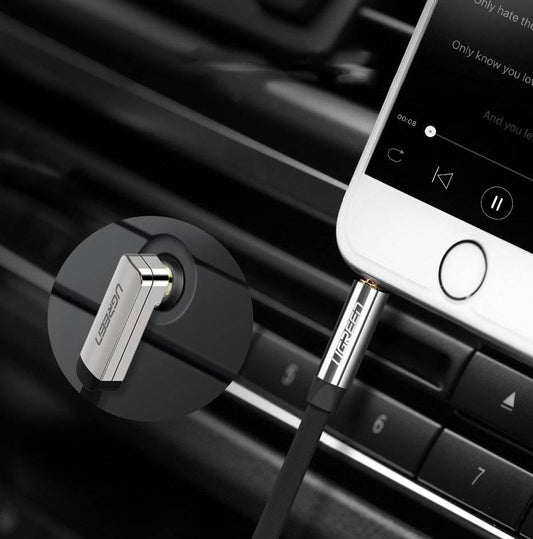 كابل صوت AUX بزاوية مسطحة من UGREEN مقاس 3.5 مم ومقبس صغير بطول 0.5 متر (أسود) /AV119