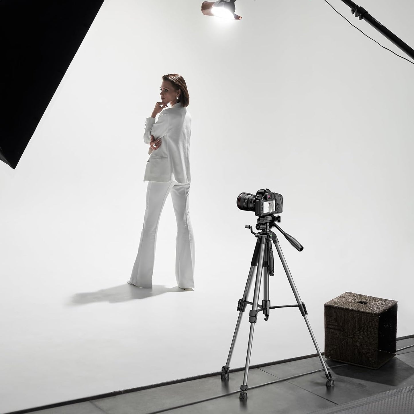 UGREEN Professional Tripod for Phone and Camera For Selfi livestream /LP661 - 15187